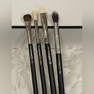 NWOT MAC Makeup Eye Brushes Set (213, 221S, 239, 286)